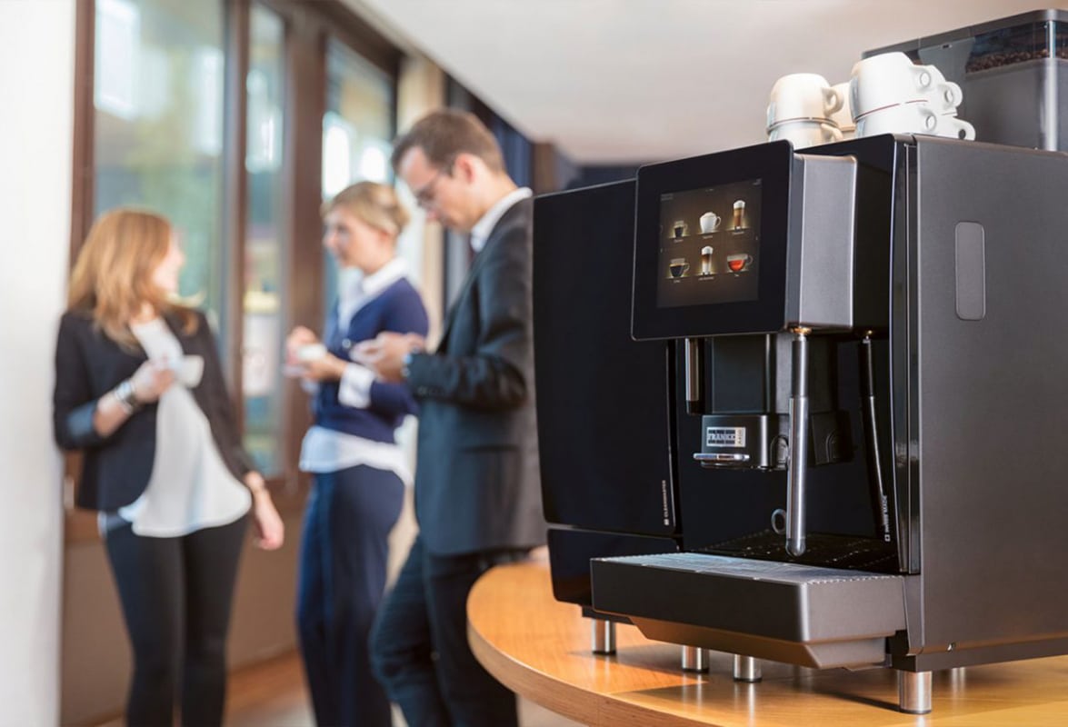 Franke A400MS fully automatic coffee machine, featuring an interactive touchscreen, bean-to-cup functionality, and a high-resolution display